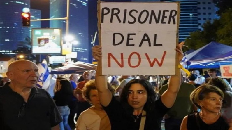 آلاف الإسرائيليين يتظاهرون في تل أبيب لإطلاق سراح الأسرى